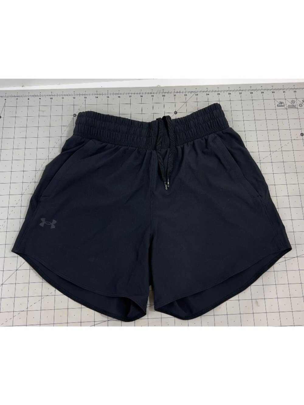 Under Armour Women's Vanish 5" Shorts in Black Size Small New NWT Loose Fit